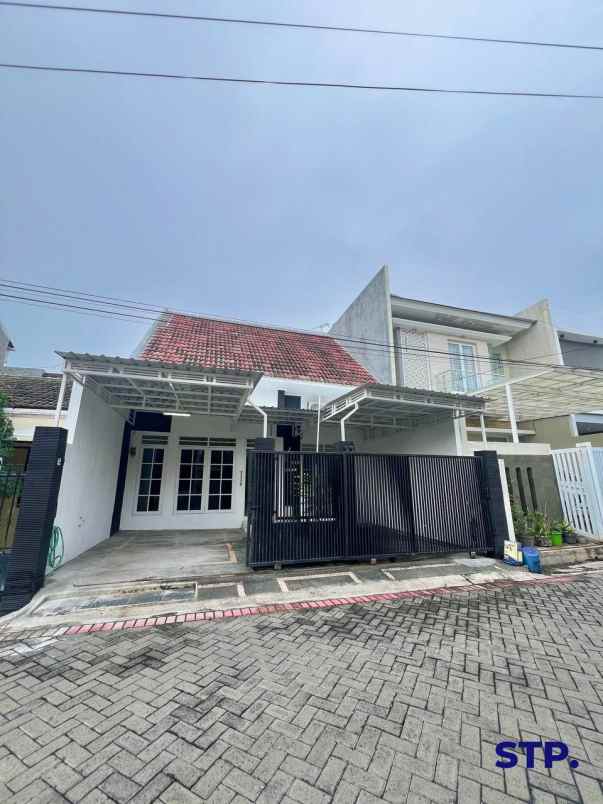 dijual rumah manyar jaya