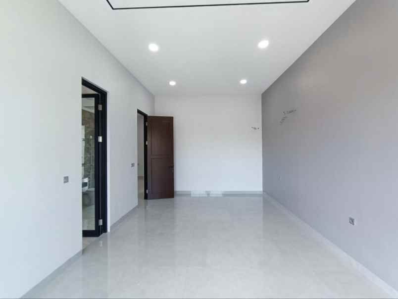 dijual rumah manyar jaya