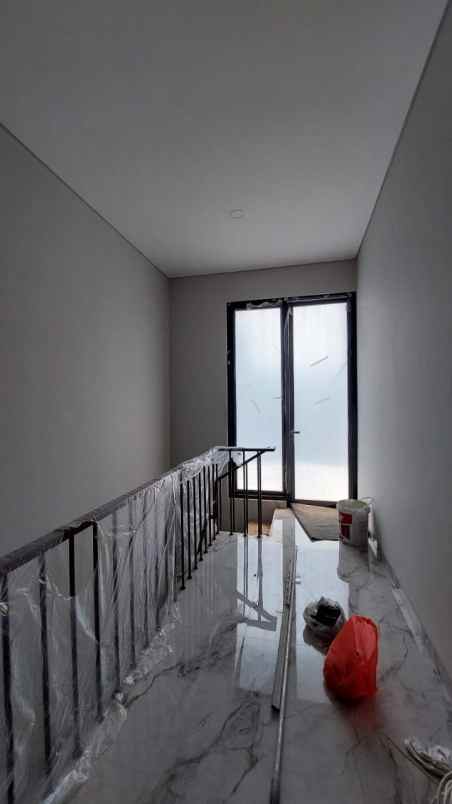 dijual rumah manyar kertoarjo