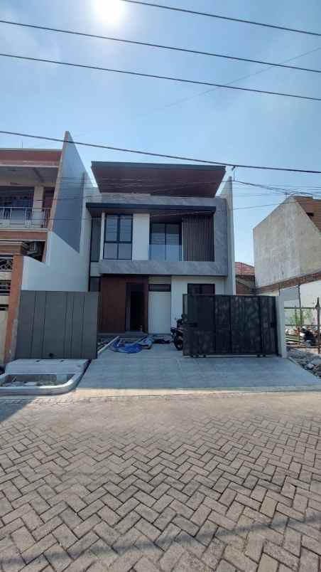 dijual rumah manyar kertoarjo