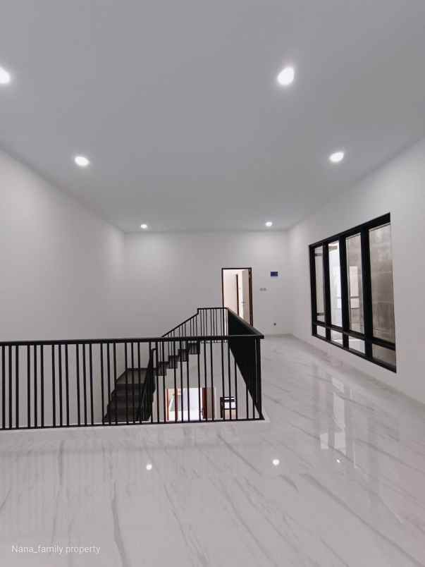 dijual rumah meruya kembangan jakbar