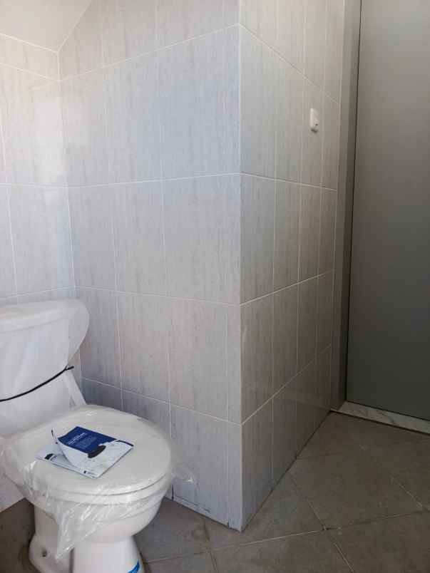 dijual rumah mewah 3 lantai dekat mrt lebak bulus