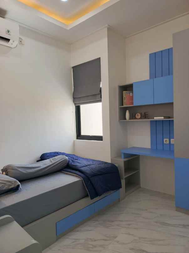 dijual rumah mewah 3 lantai dekat mrt lebak bulus