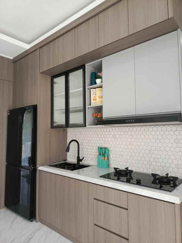 dijual rumah mewah 3 lantai dekat mrt lebak bulus