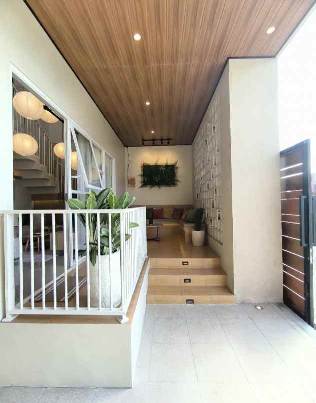 dijual rumah mewah full furnish lokasi sukun