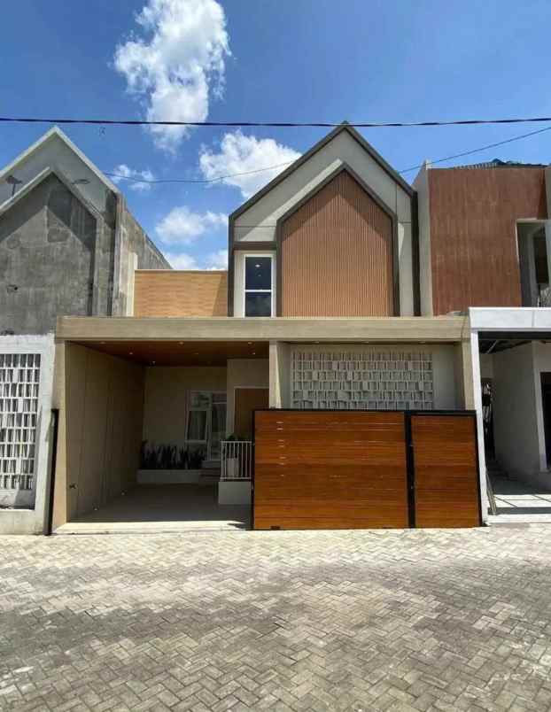 dijual rumah mewah full furnish lokasi sukun