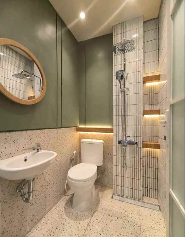 dijual rumah mewah full furnish lokasi sukun