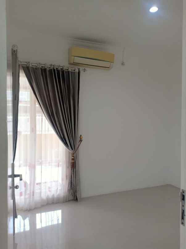 dijual rumah minimalis golden berry menganti gresik