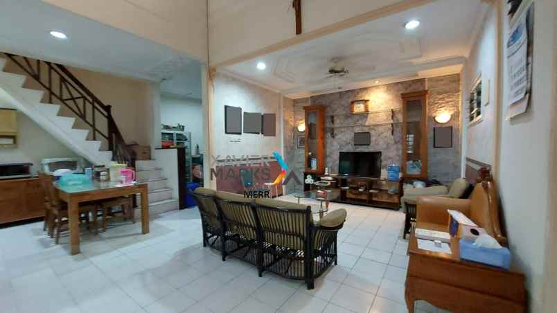 dijual rumah nginden intan barat