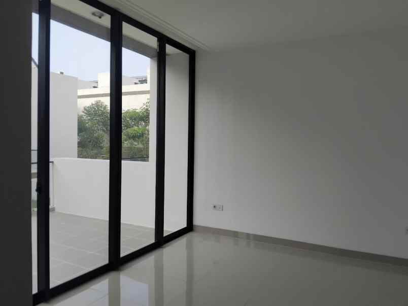 dijual rumah osaka residence pik2