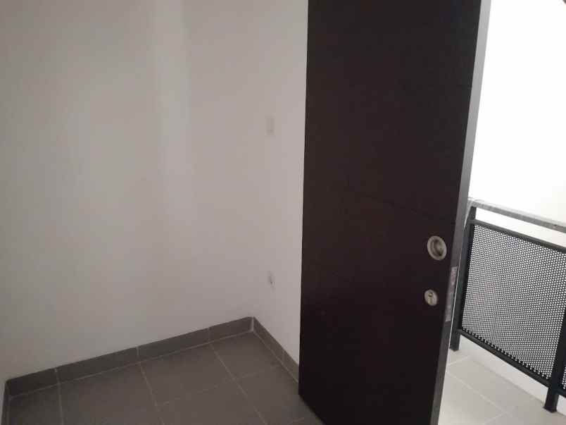 dijual rumah osaka residence pik2