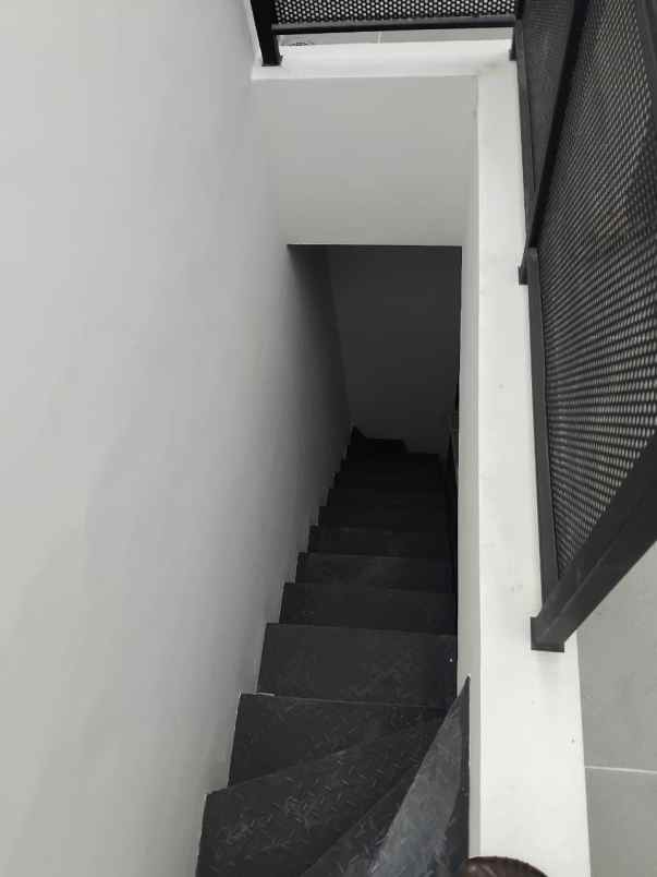 dijual rumah osaka residence pik2