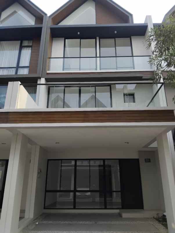 dijual rumah osaka residence pik2