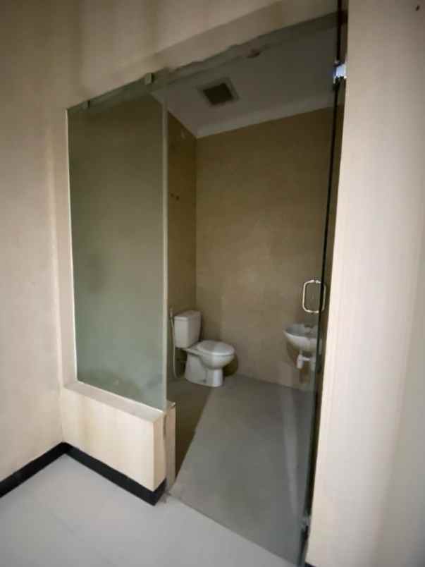 dijual rumah pakuwon city