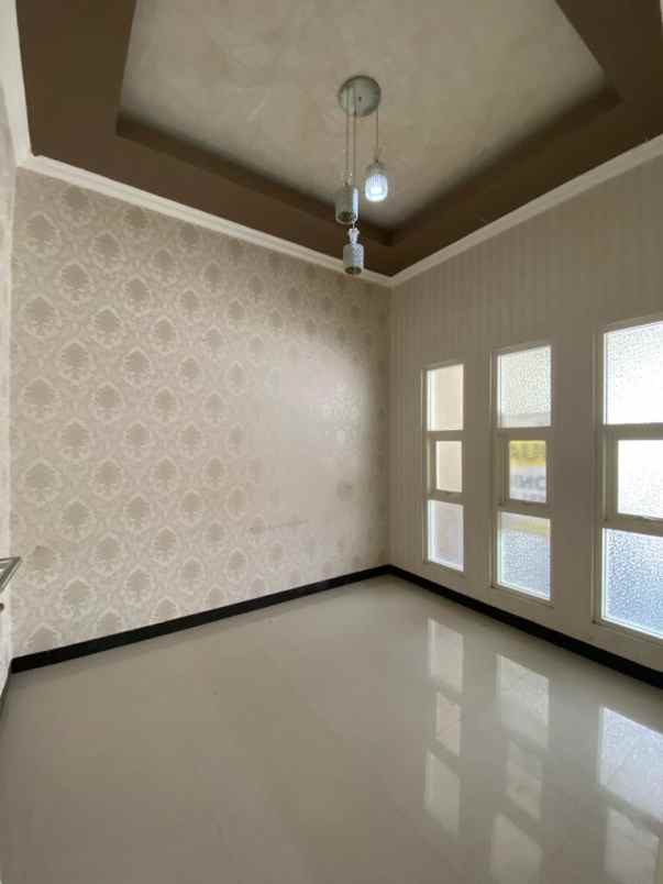 dijual rumah pakuwon city