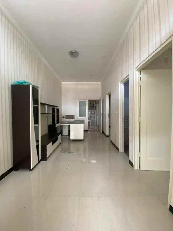 dijual rumah pakuwon city