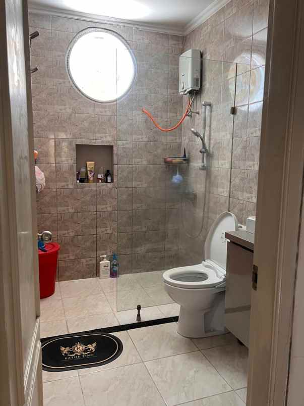 dijual rumah pakuwon city