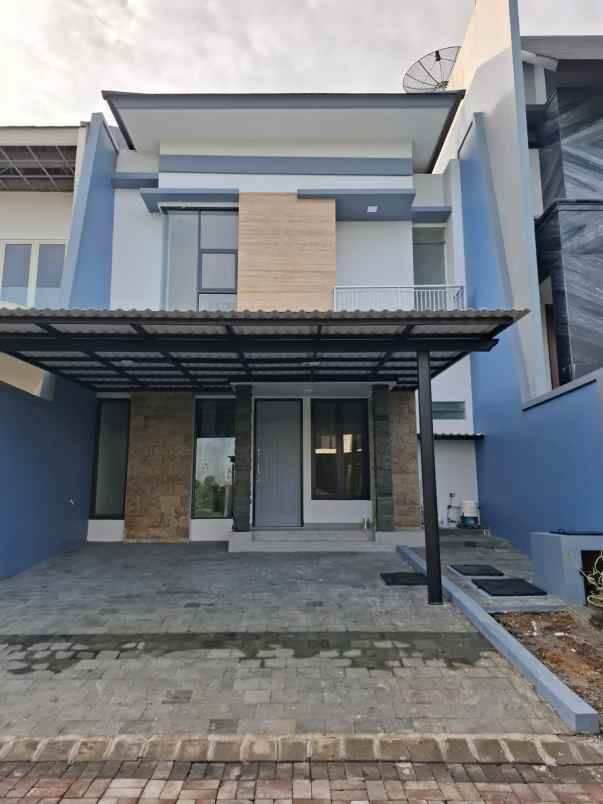 dijual rumah pakuwon city