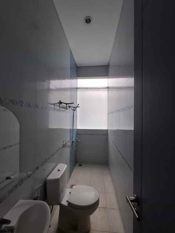 dijual rumah pakuwon city