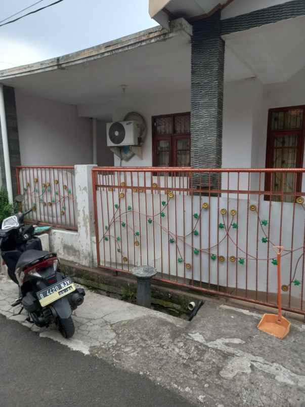 dijual rumah perum harapan kita