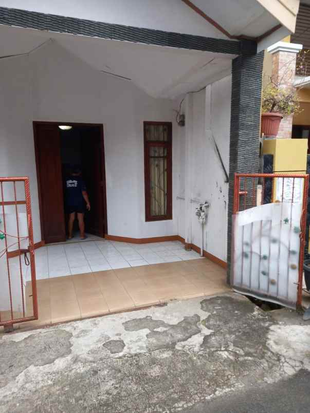 dijual rumah perum harapan kita