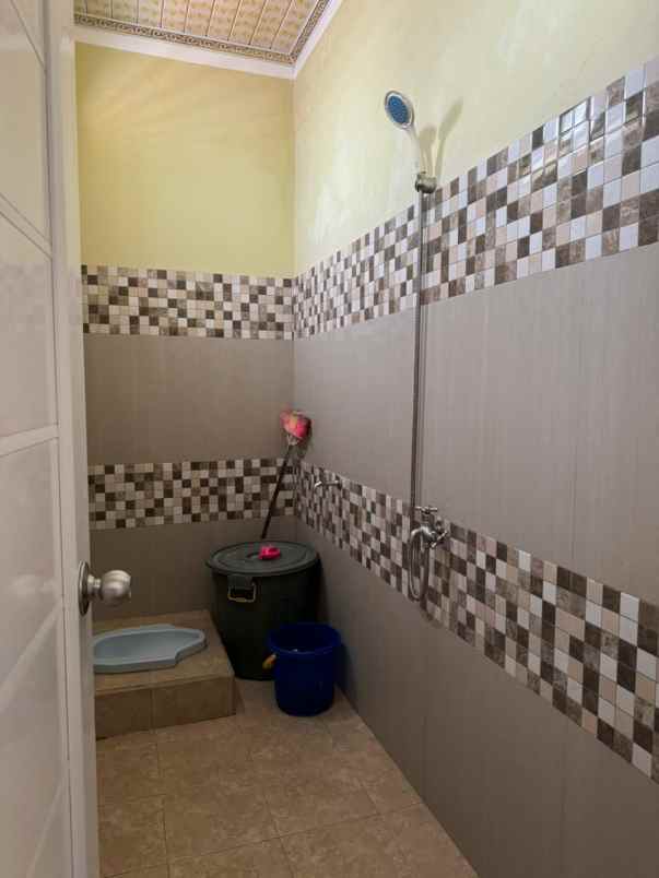 dijual rumah perumahan acropolis