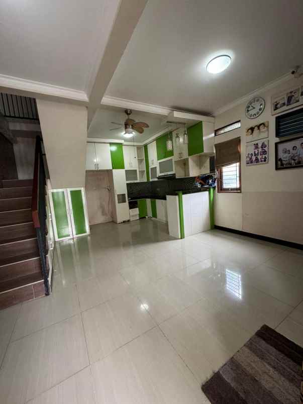dijual rumah perumahan acropolis