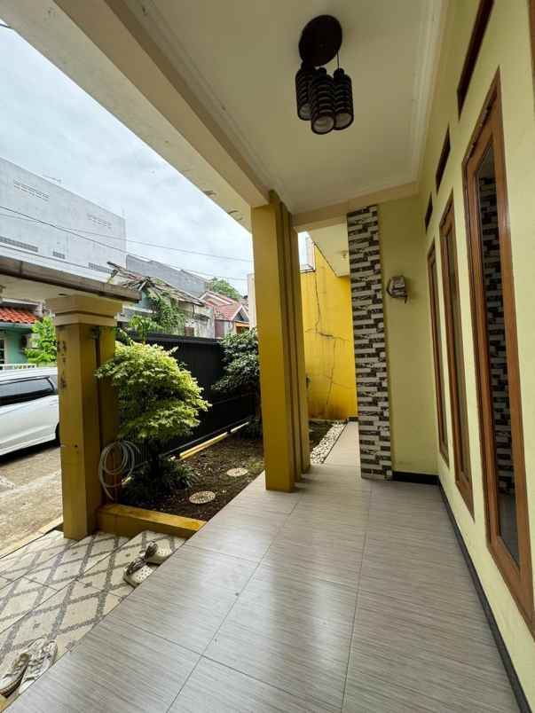 dijual rumah perumahan acropolis