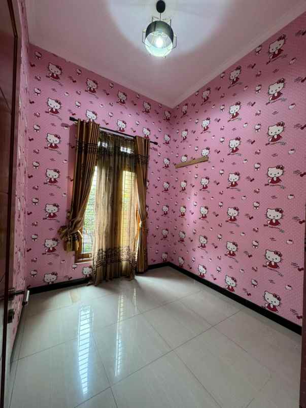 dijual rumah perumahan acropolis