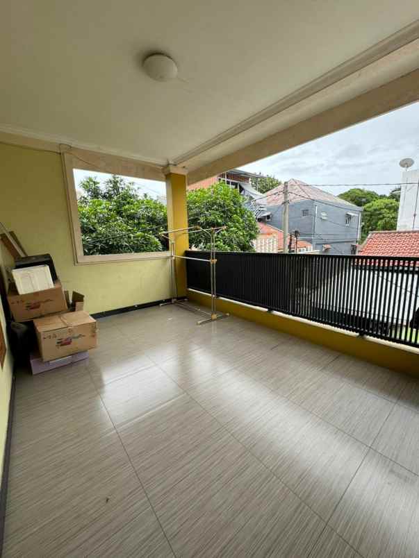 dijual rumah perumahan acropolis