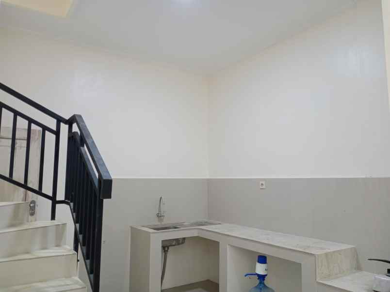 dijual rumah perumnas depok 1