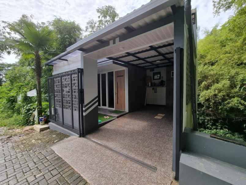 dijual rumah pisang agung