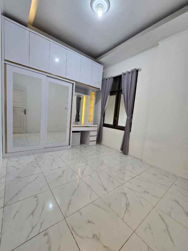 dijual rumah plamongan indah