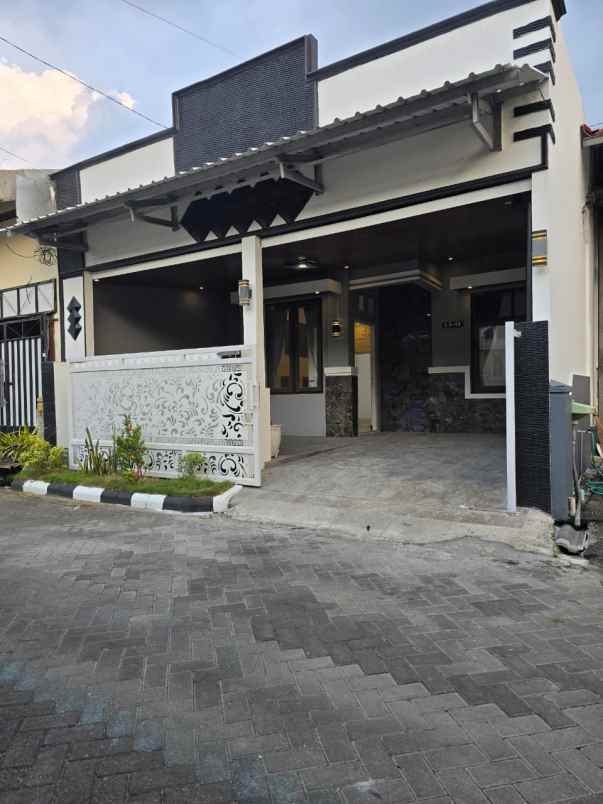 dijual rumah plamongan indah