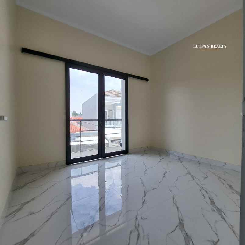 dijual rumah poltangan