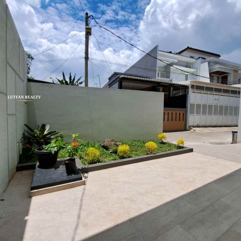 dijual rumah poltangan