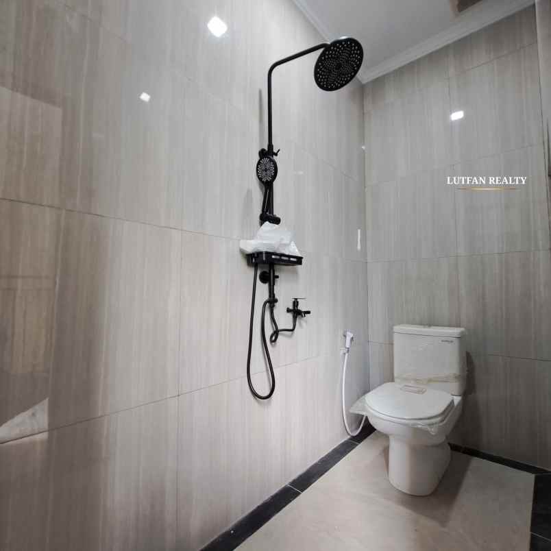 dijual rumah poltangan