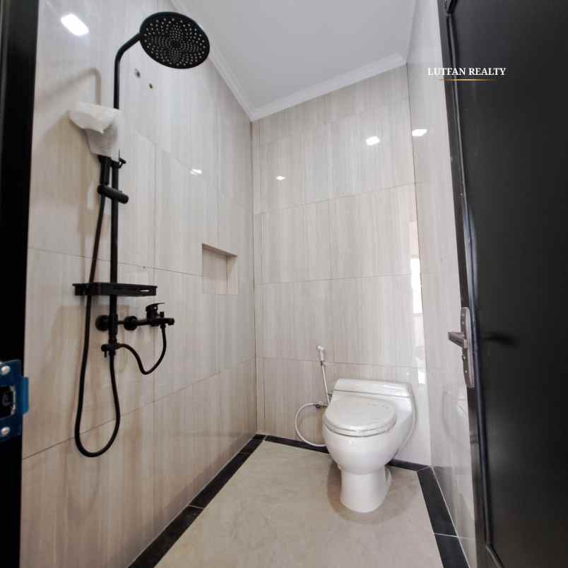 dijual rumah poltangan