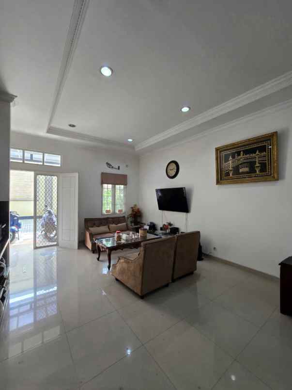 dijual rumah pondok kelapa