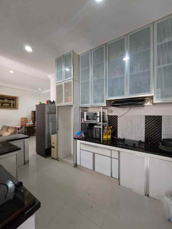 dijual rumah pondok kelapa