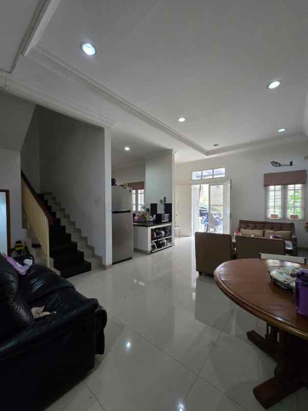 dijual rumah pondok kelapa