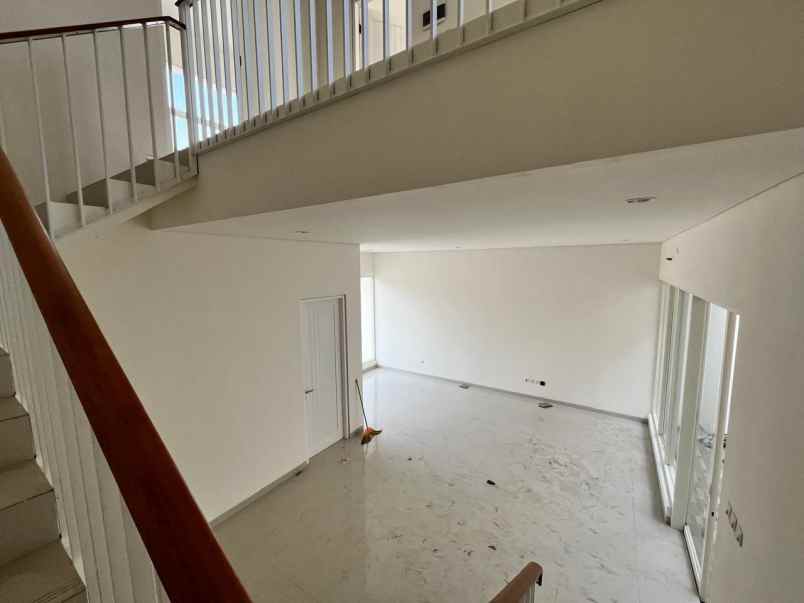 dijual rumah puri indah ketintang