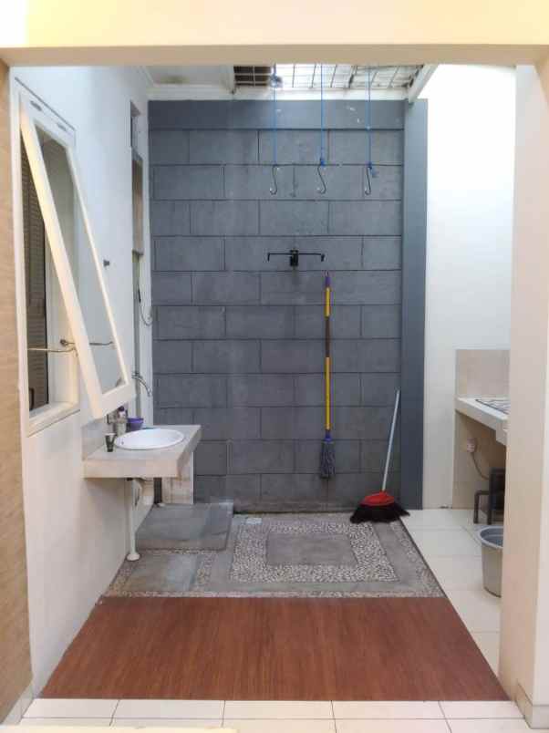 dijual rumah purimas