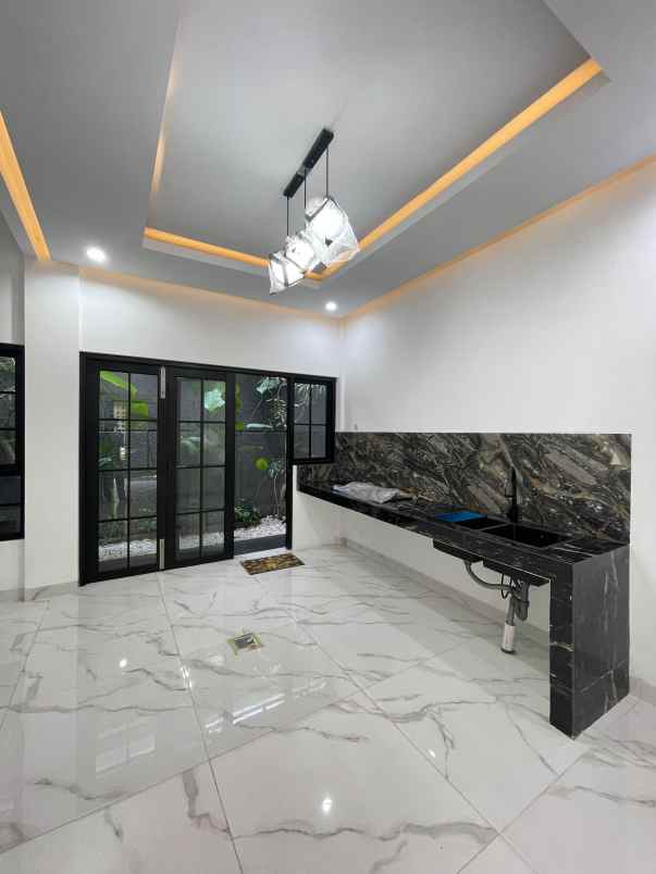 dijual rumah purwomartani kalasan