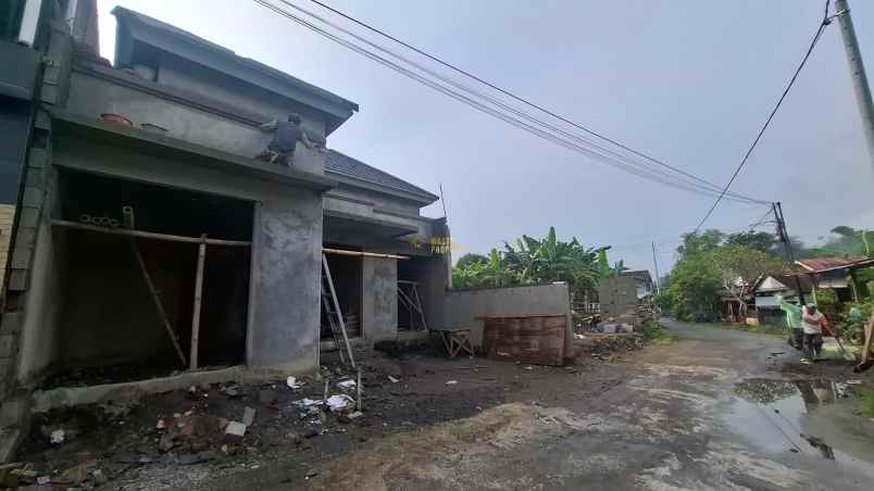 dijual rumah purwomartani kalasan