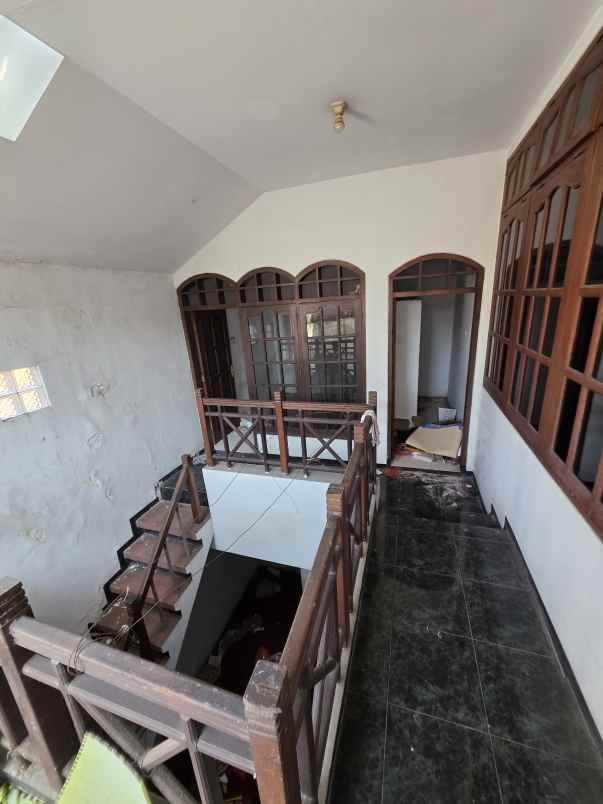 dijual rumah rungkut asri