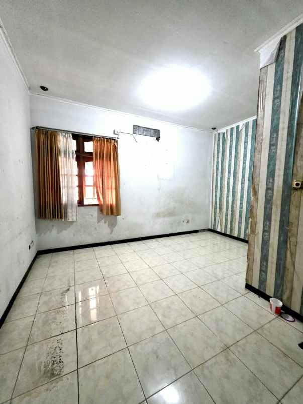 dijual rumah rungkut asri
