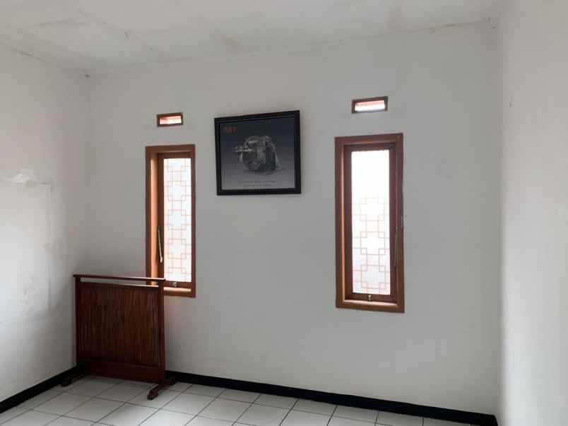 dijual rumah sariwangi