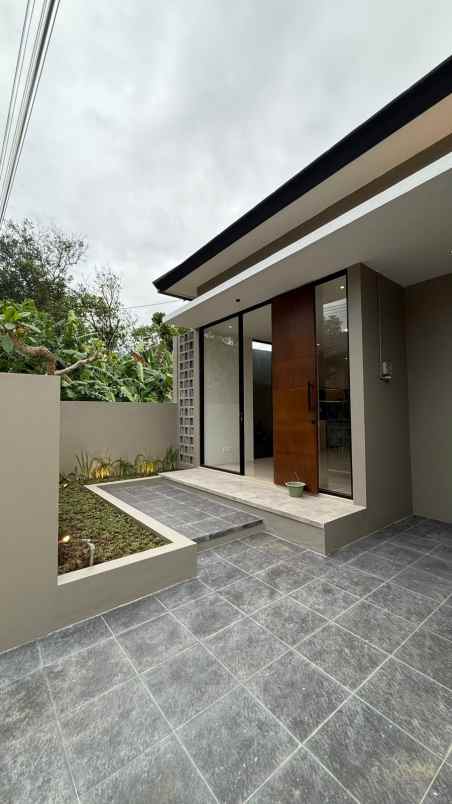 dijual rumah sayegan