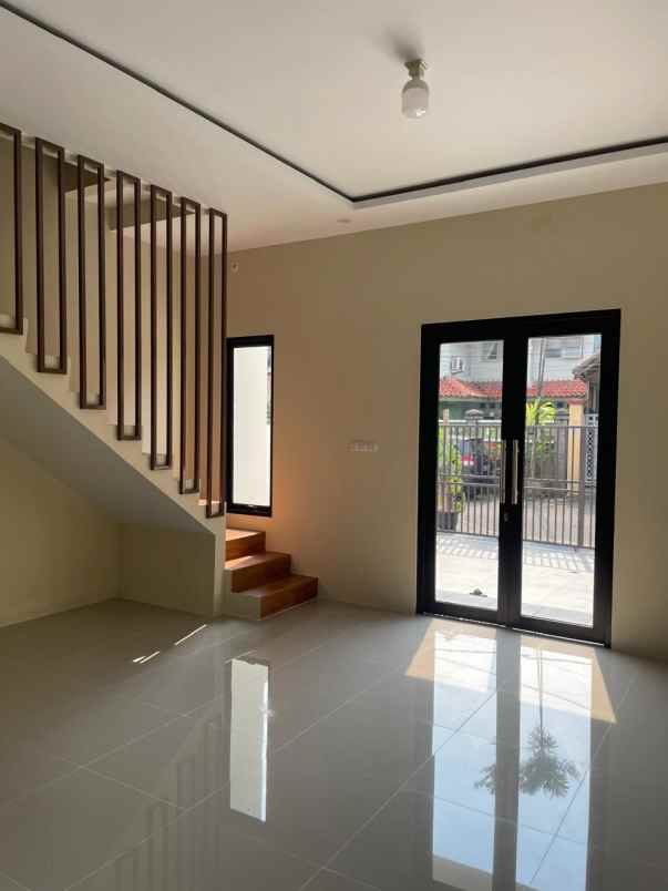 dijual rumah selangkah ke lrt cikunir 2